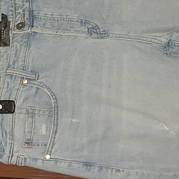 NWT Torrid distressed jeans size 18 short straight leg light denim - Picture 4 of 12